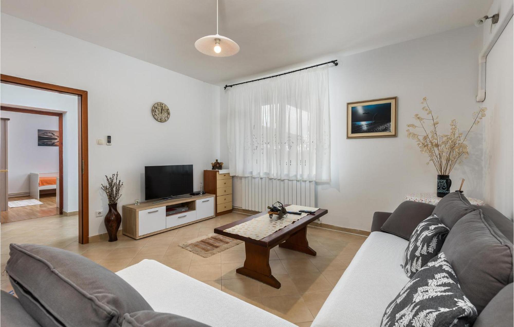 2 Bedroom Gorgeous Apartment In Kostrena Eksteriør billede