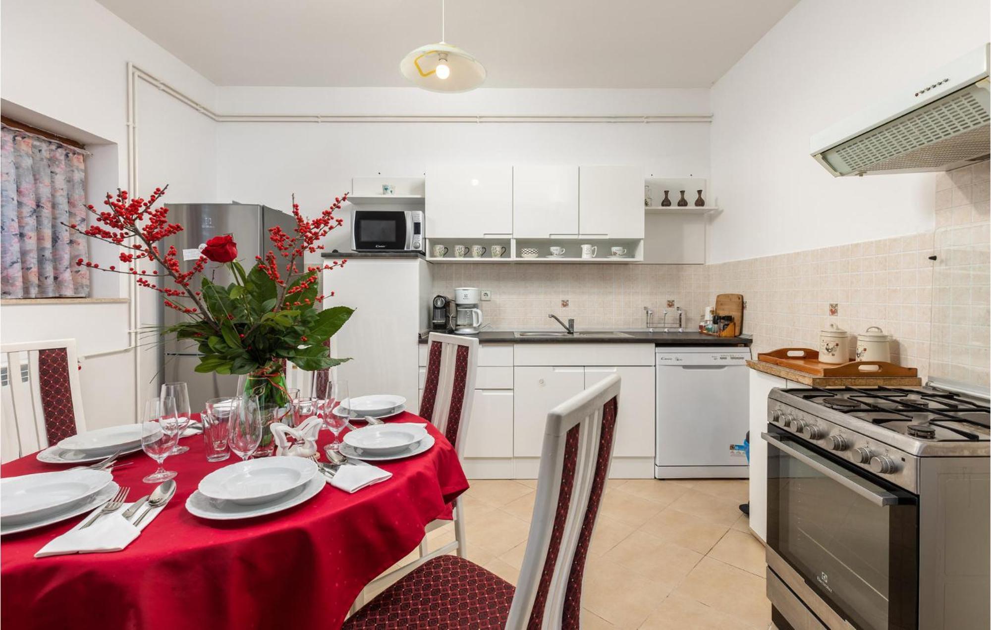 2 Bedroom Gorgeous Apartment In Kostrena Eksteriør billede
